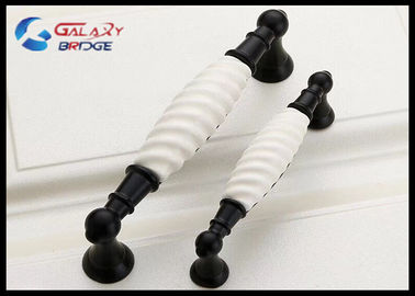 Antiaue Hand Made Ceramic Furniture Handles And Knobs / Rural White Porcelain Drawer Knobs